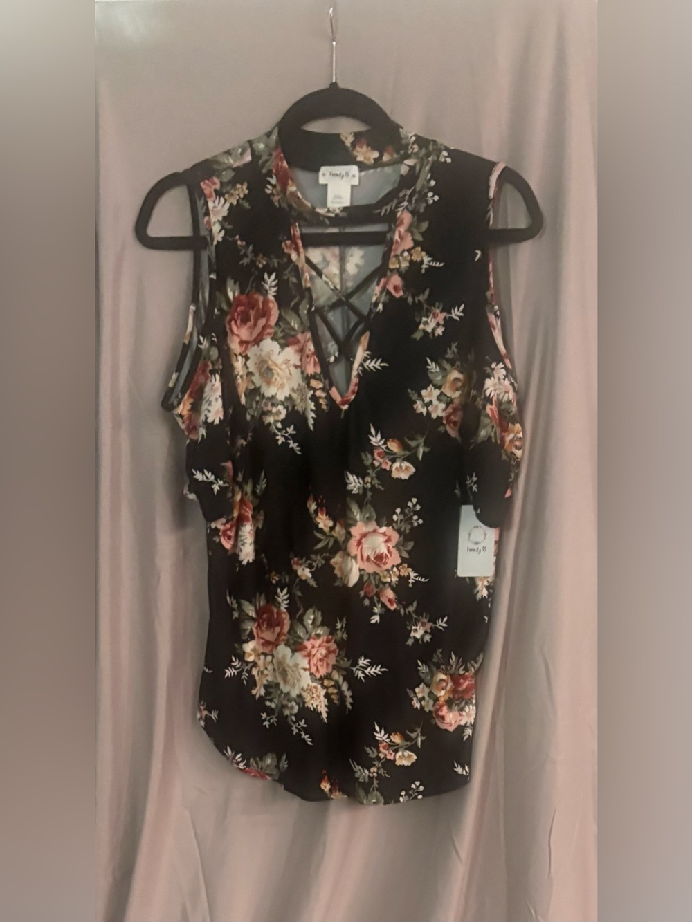 Trendy Jewels Black Floral Cold-Shoulder V-Neck Camisole